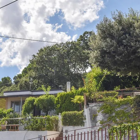 2 Bedroom Amazing Home In Staletti Σπίτι διακοπών