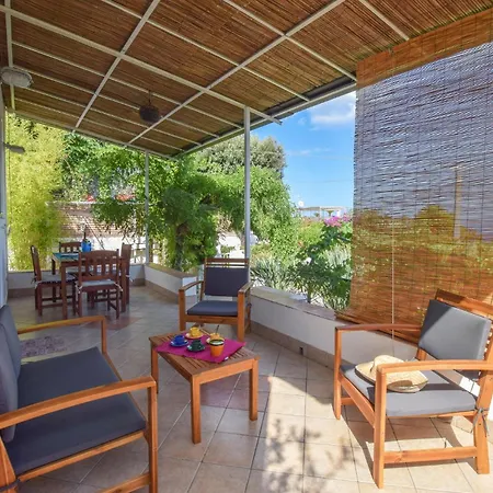 Lovely In With House Sea View