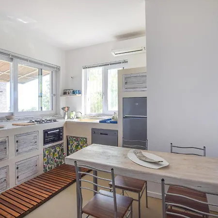 Σπίτι διακοπών 2 Bedroom Amazing Home In Staletti *
