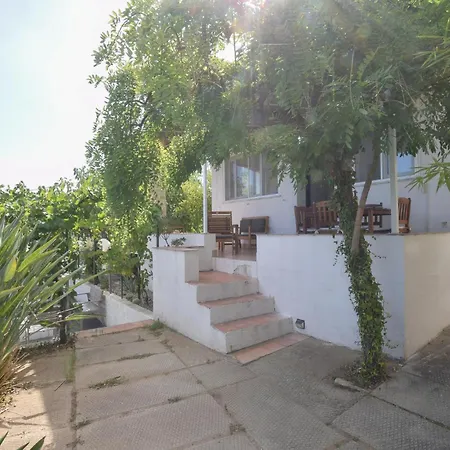 2 Bedroom Amazing Home In Staletti Stalettì